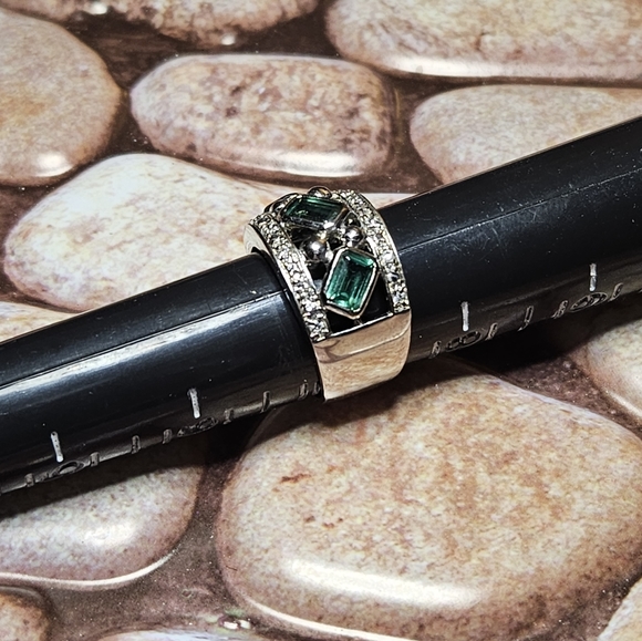 Green Quartz (.9tcw) Platinum Technibond Size 7 Ring with Warranty - Picture 11 of 13